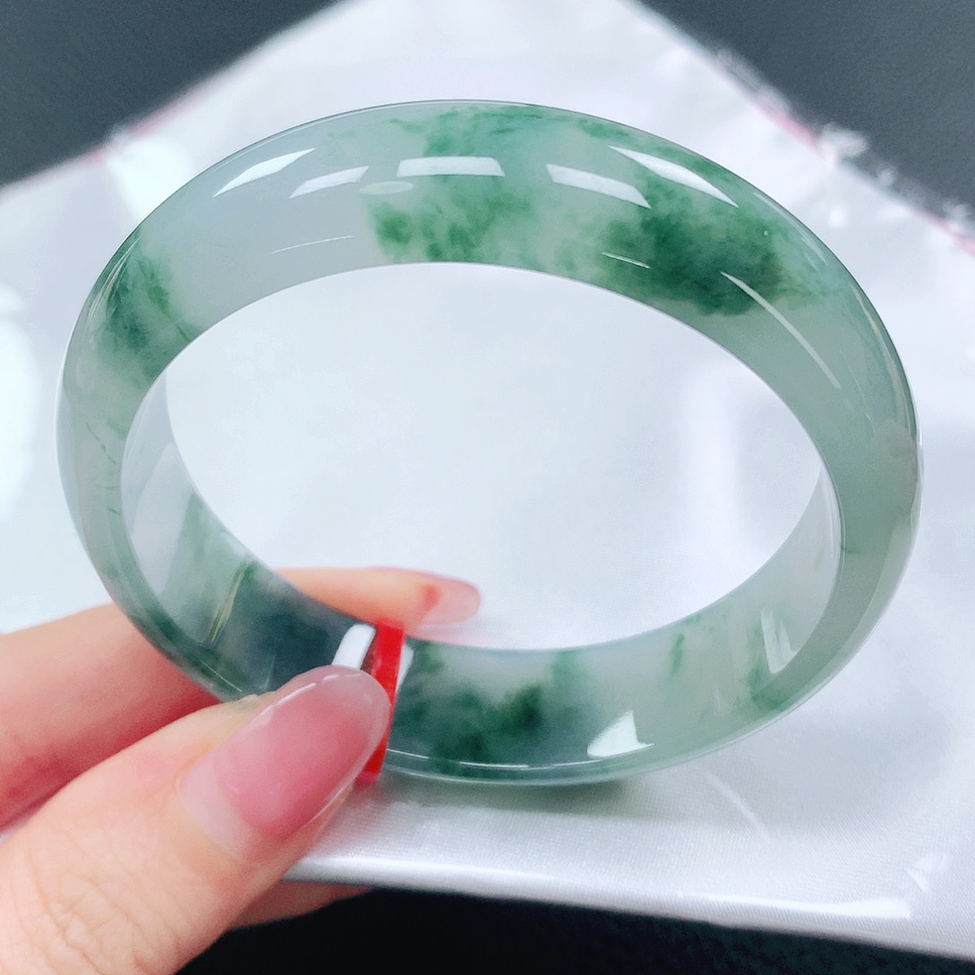 翡翠手镯未镶嵌55圈