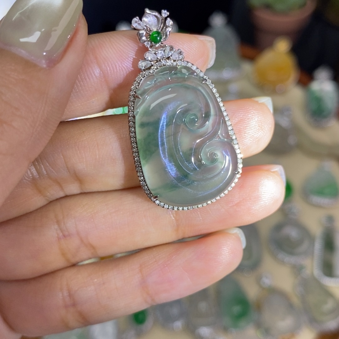 翡翠颈饰18K金镶嵌A货翡翠