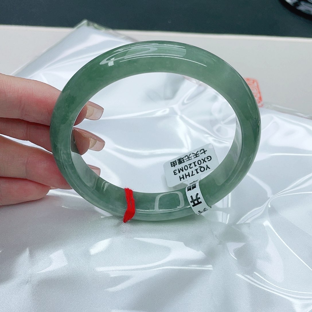 翡翠手镯未镶嵌正62