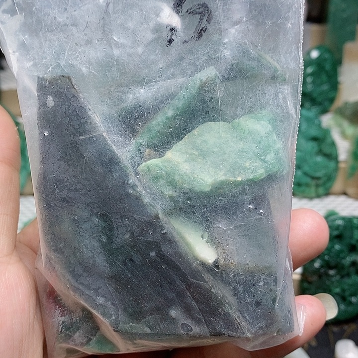 未镶嵌独山玉颈饰