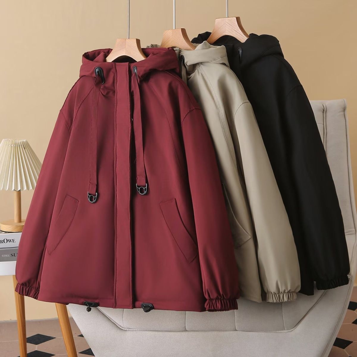 大码女装加绒棉衣女2025冬季新短款宽松胖mm加厚连帽派克服外套