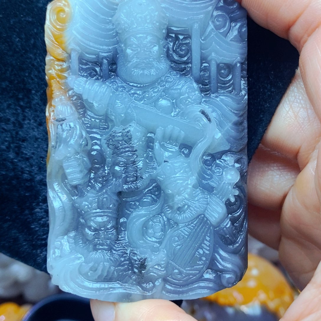 未镶嵌石英质玉（黄龙玉）颈饰