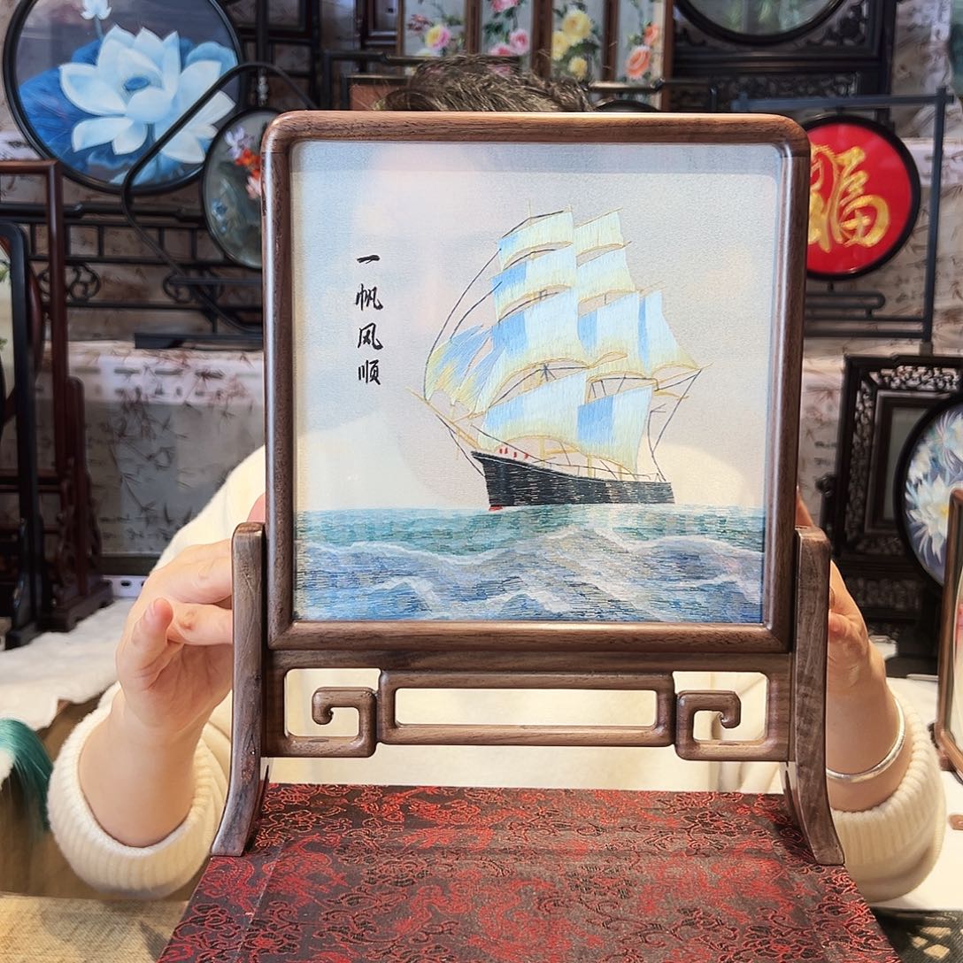 织绣苏绣摆台手工双面胡桃木