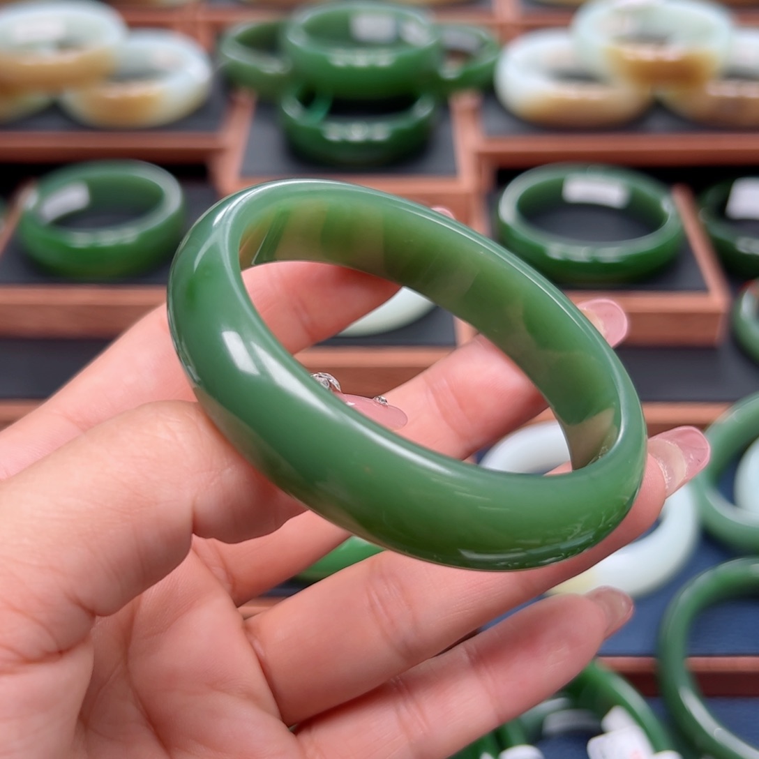 未镶嵌手镯和田玉（碧玉）