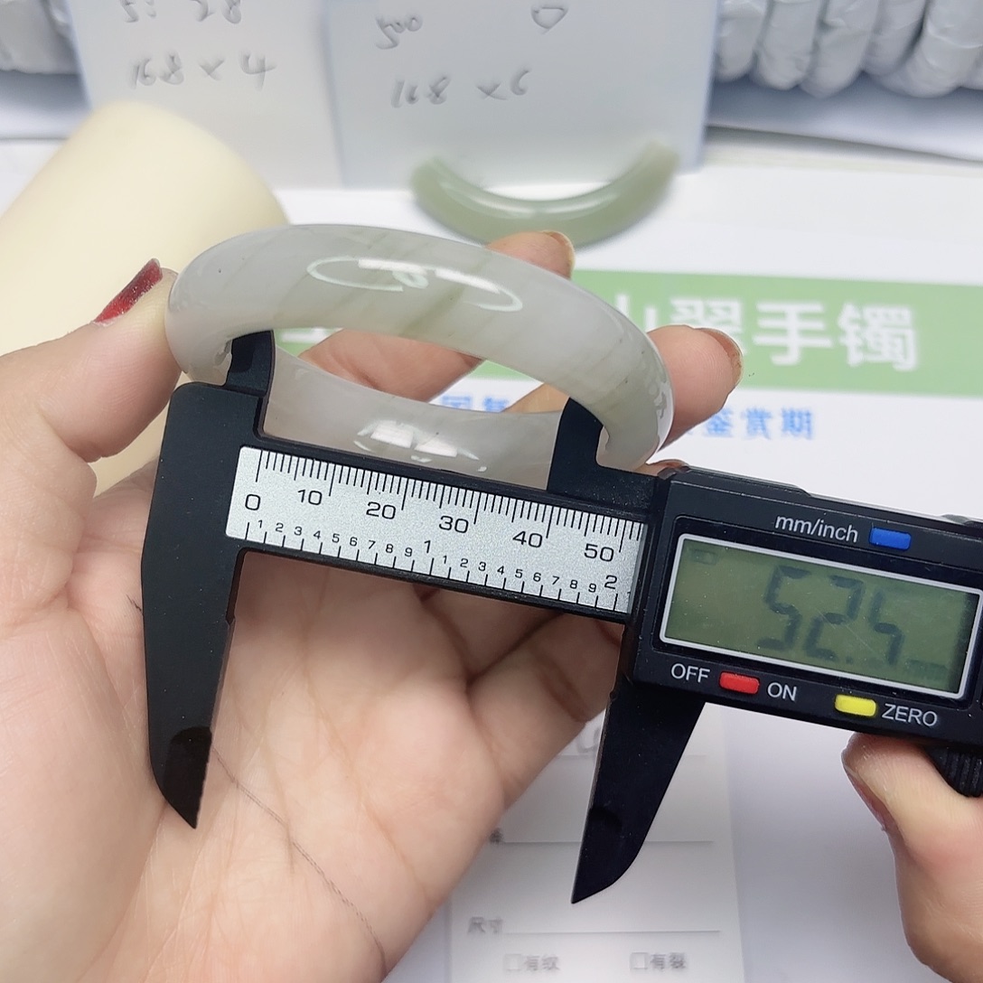石英质玉未镶嵌手镯44/5352