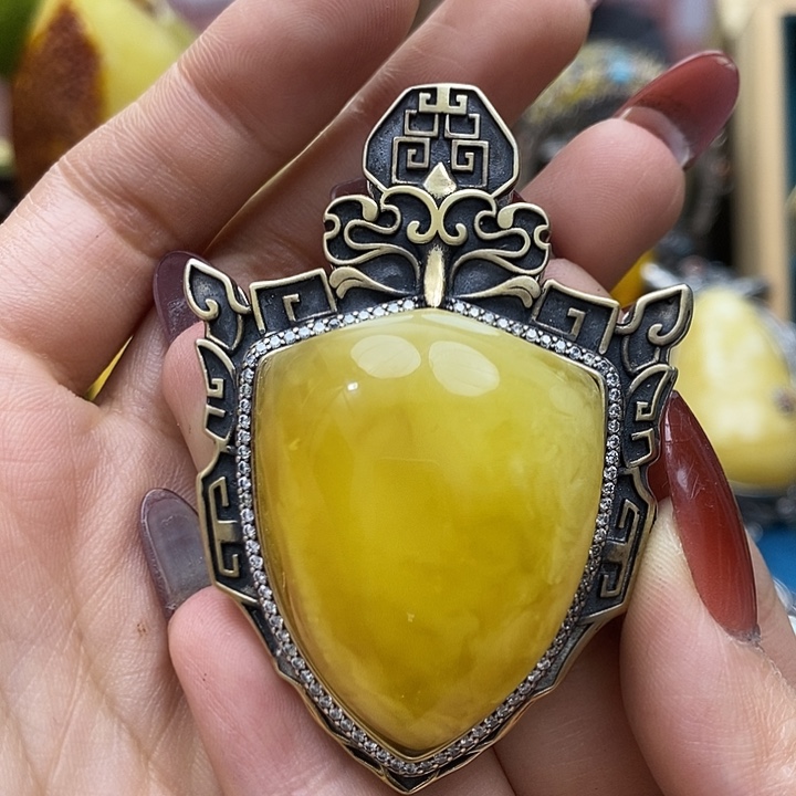 琥珀颈饰未镶嵌吊坠