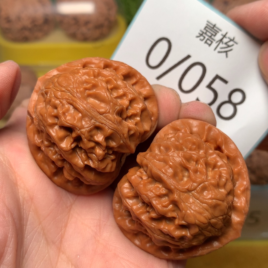 文玩核桃把件红皮桃心灯41