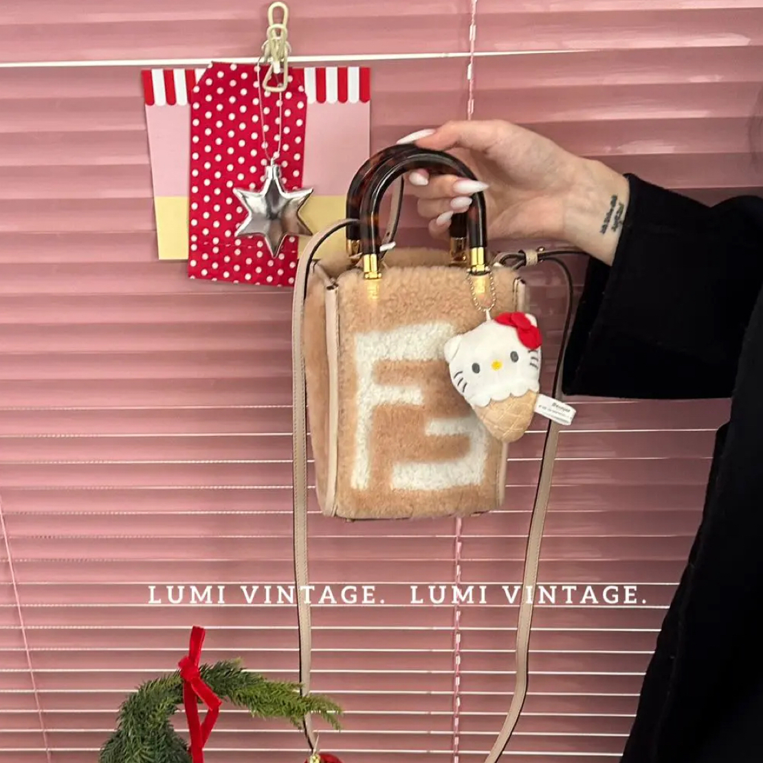 95新 FENDI/芬迪 粉白毛绒小号琴谱单肩包75564238