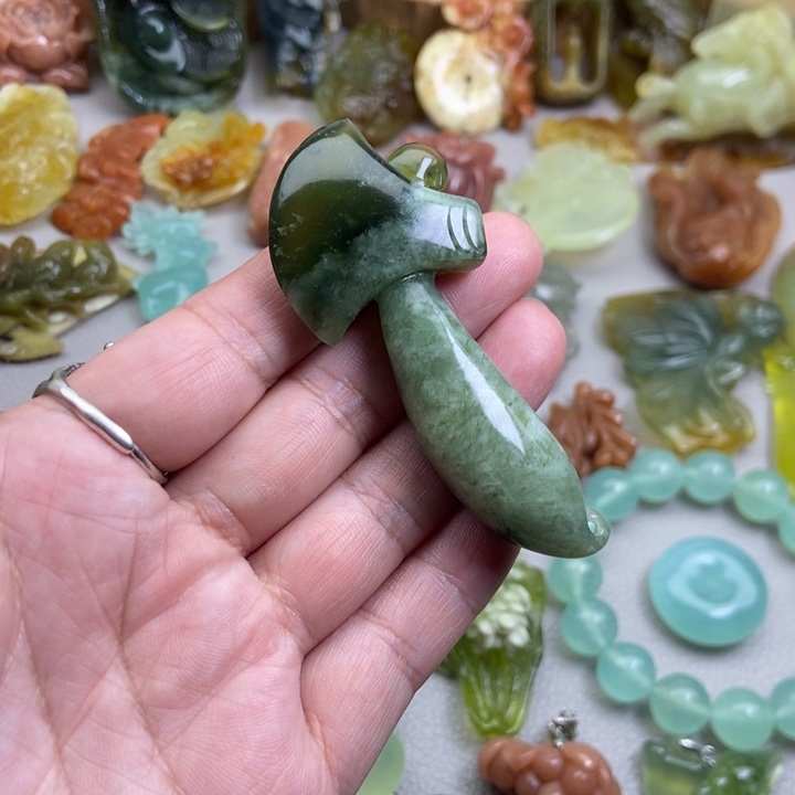 蛇纹石玉挂件未镶嵌