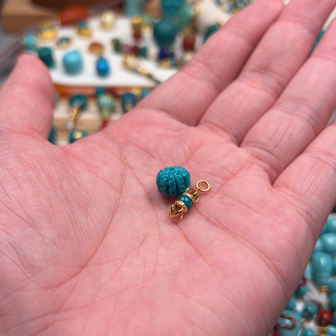 A***u绿松石18K金镶嵌珠子