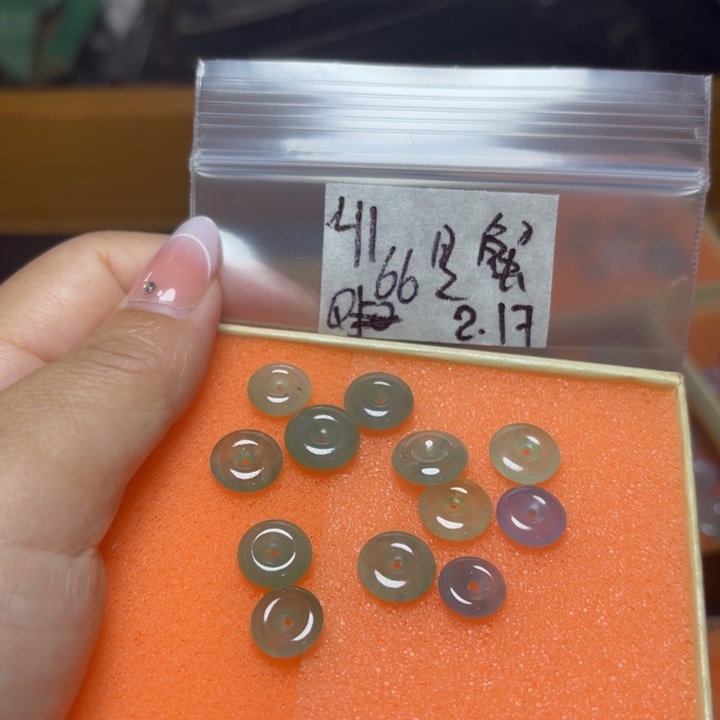 定制翡翠未镶嵌是***谢不