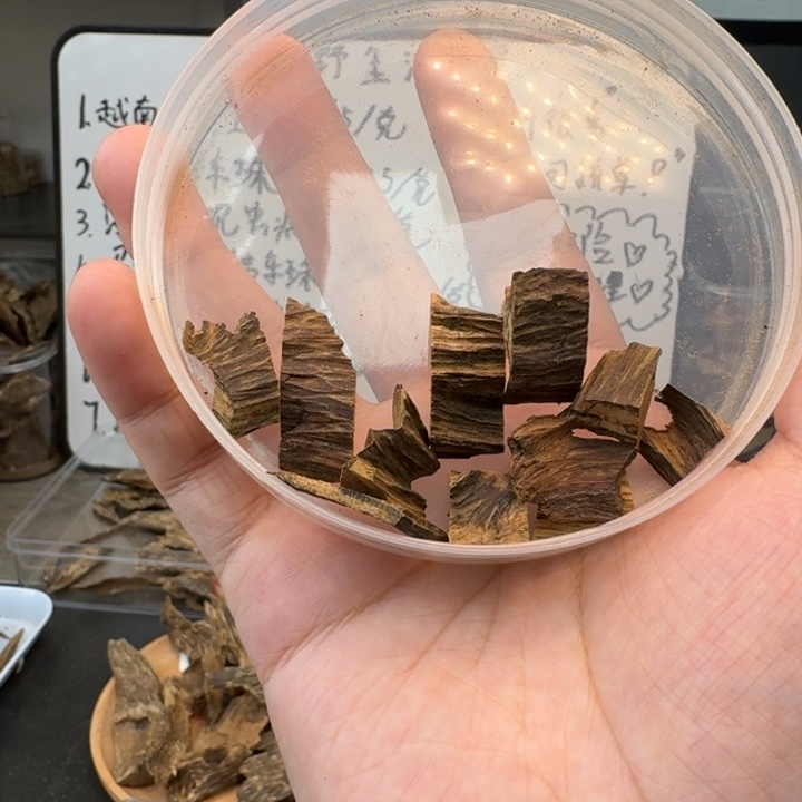 马泥涝熟结碎料5克，淡乳香带花香凉韵