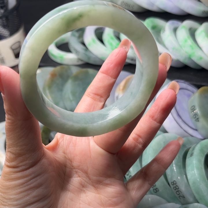 定制翡翠未镶嵌手镯