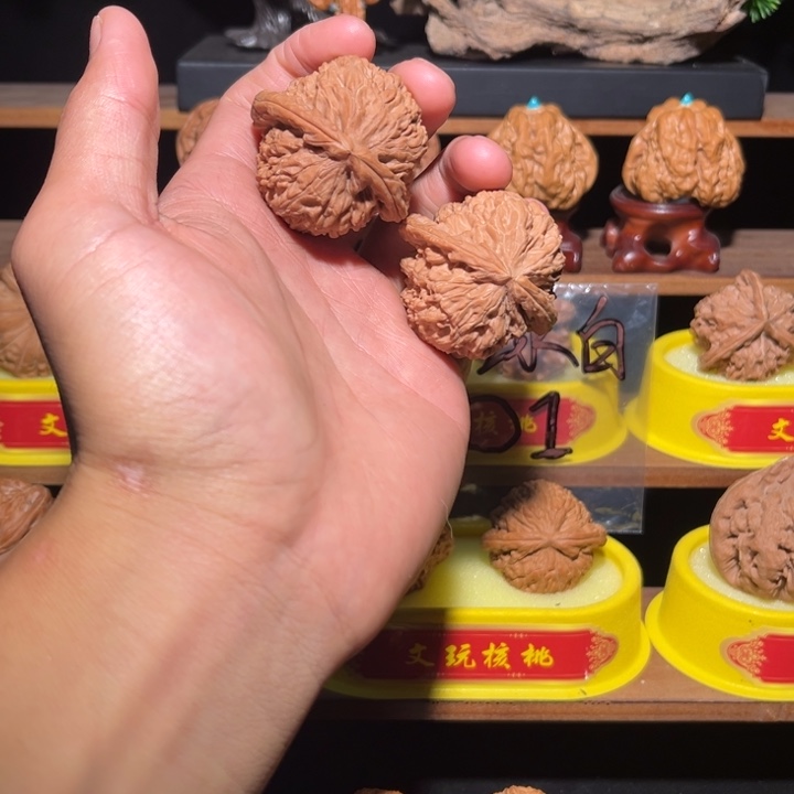 圆***旅吊坠文玩核桃白狮子