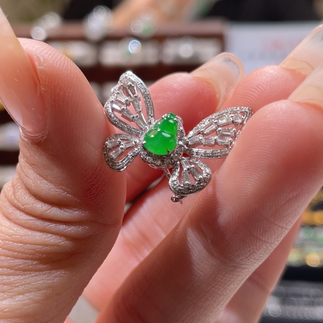 翡翠18K金镶嵌颈饰