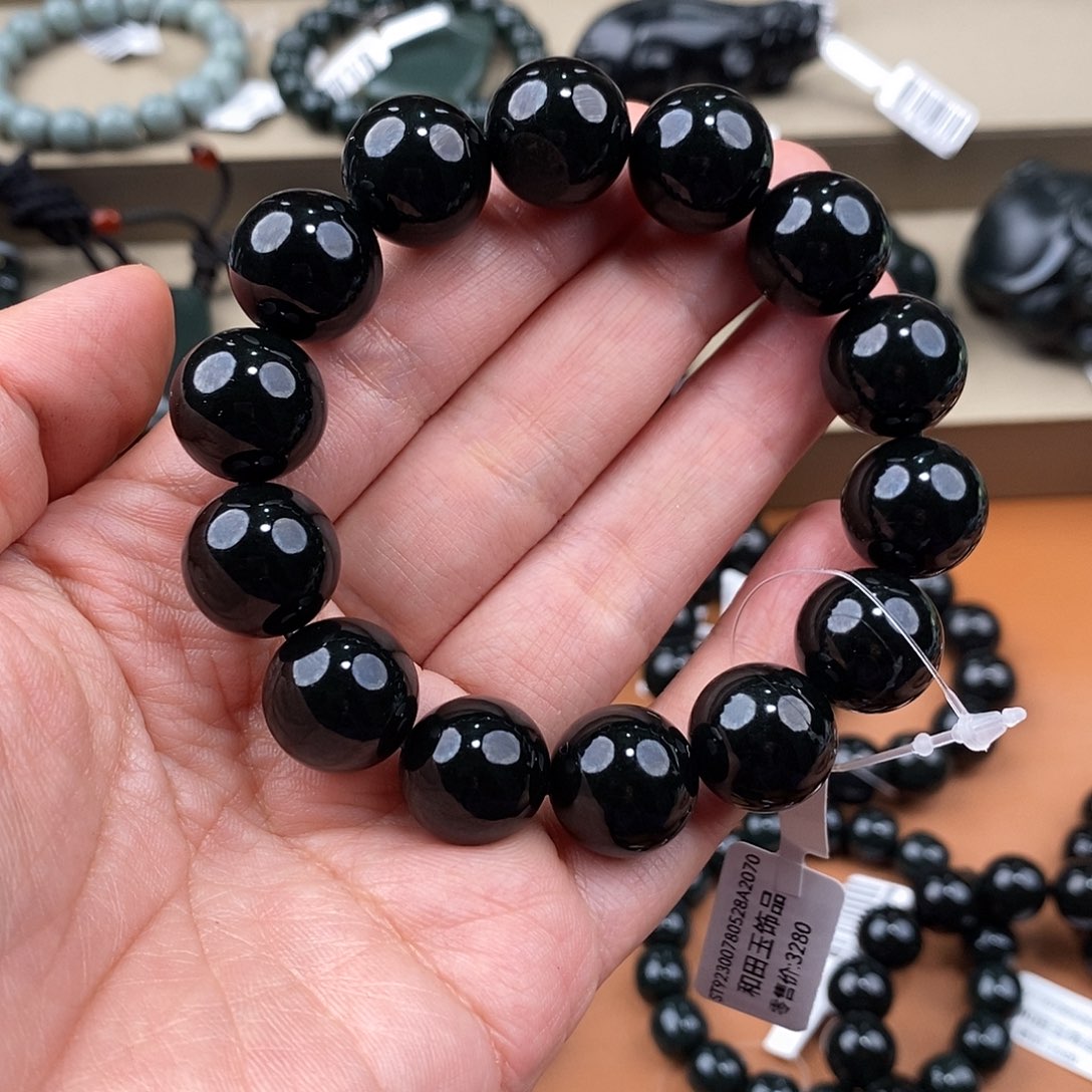 姜***山和田玉未镶嵌手串