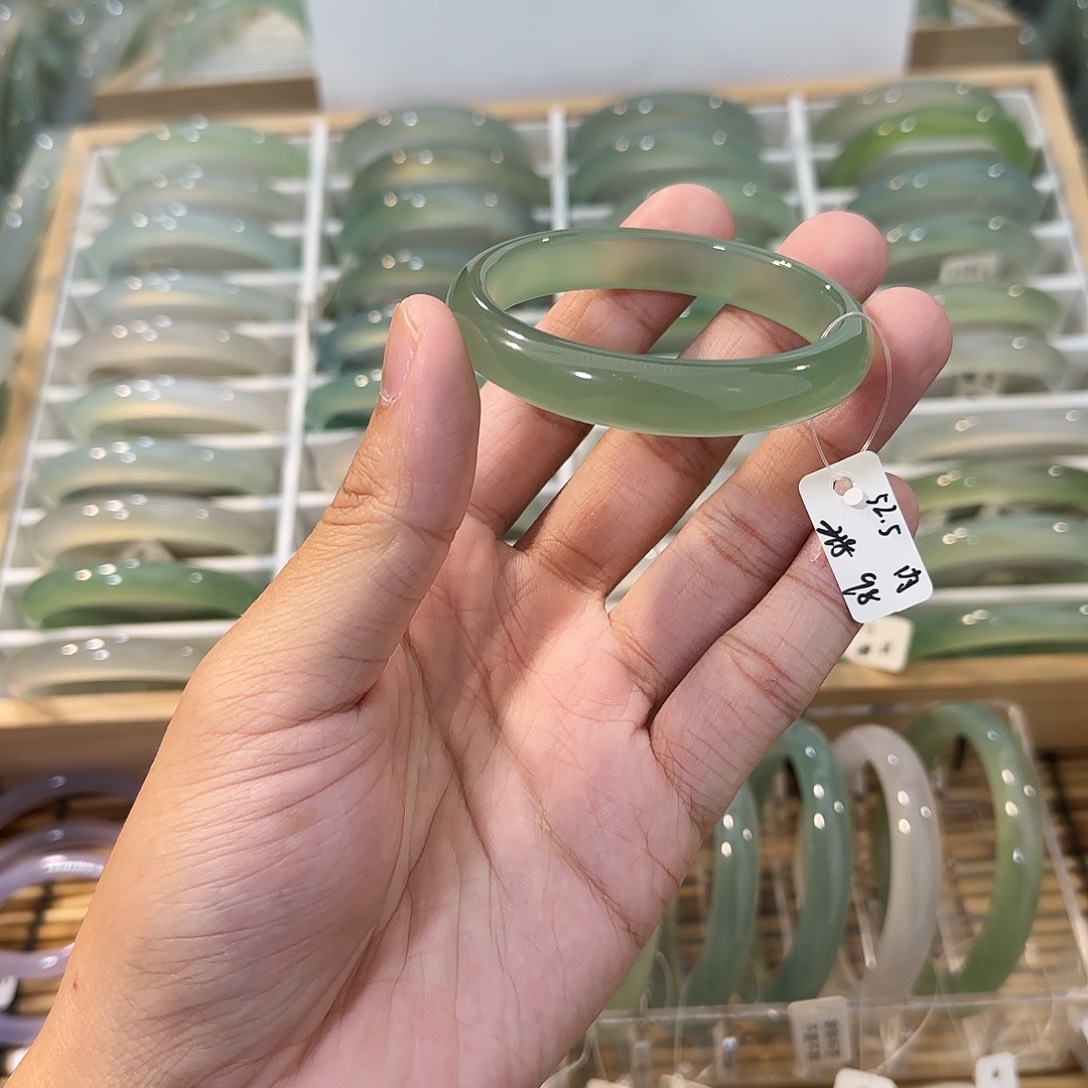 玛瑙/玉髓未镶嵌手镯圈口52.5