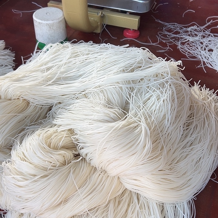 云南纯手工米线中3