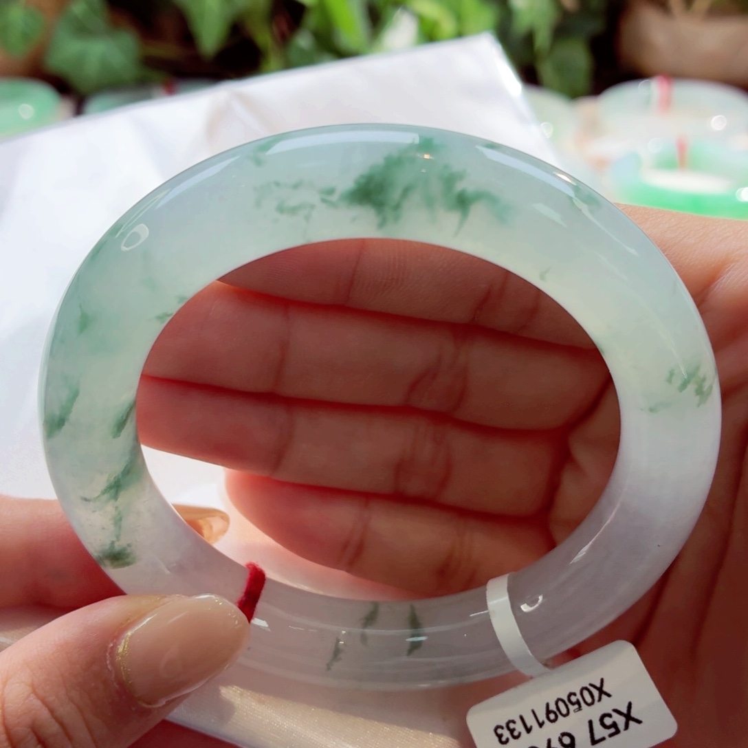 翡翠未镶嵌手镯（圆镯）牛奶底飘绿花68-14