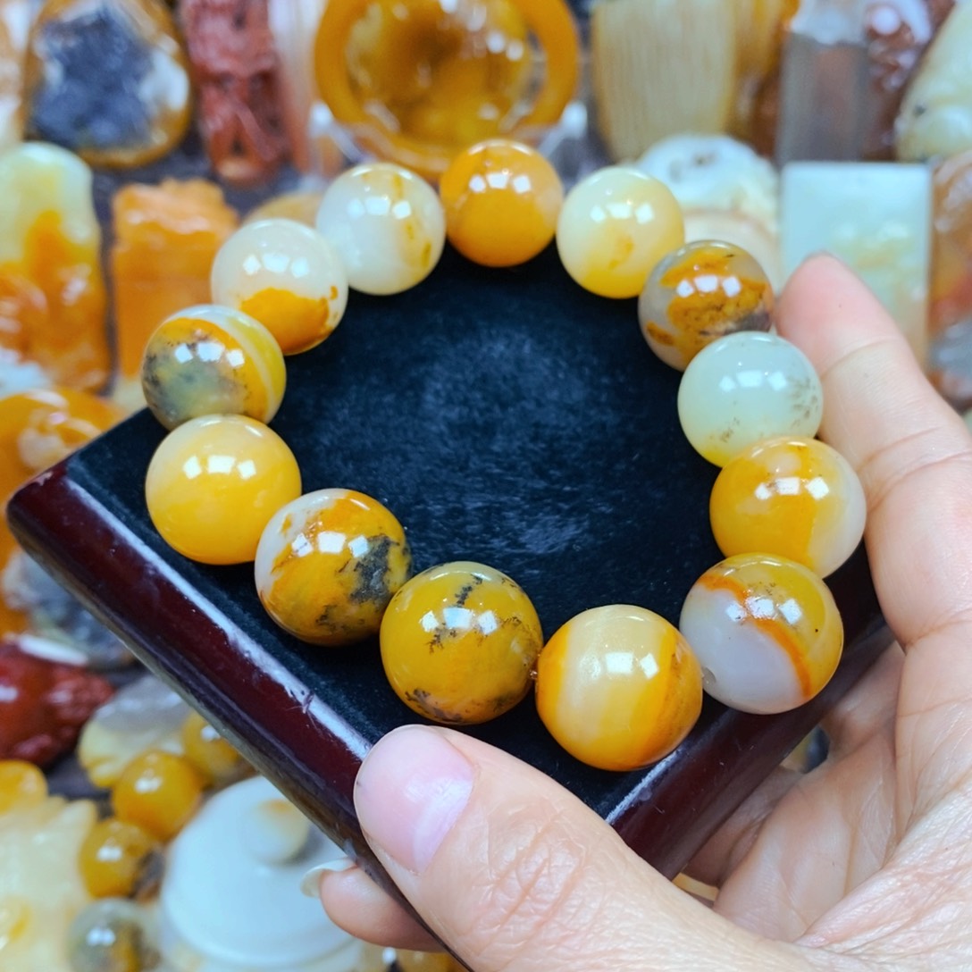 石英质玉（黄龙玉）颈饰未镶嵌