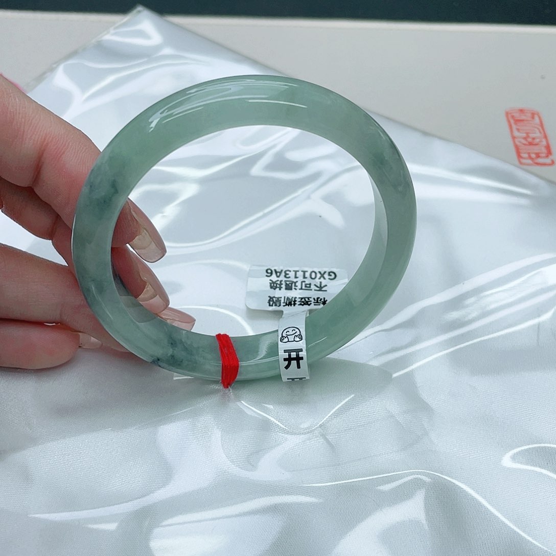 翡翠手镯未镶嵌正55.5