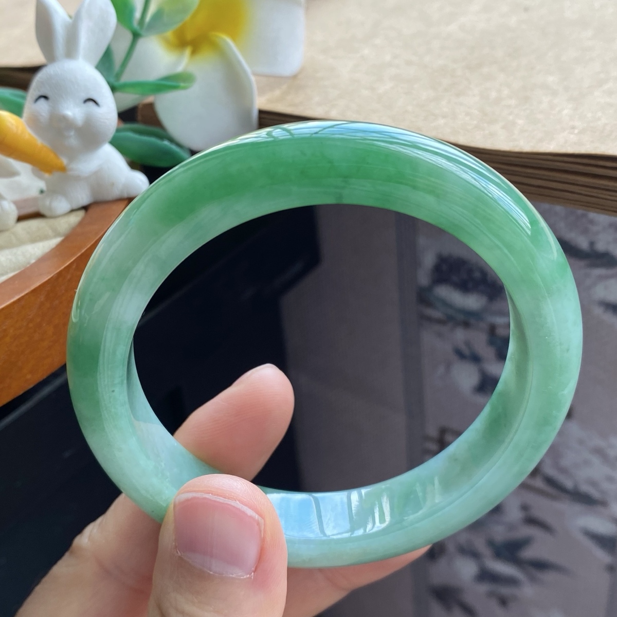 2.22批946号翡翠手镯58-12.2-9.4正圈翠绿色！优雅贵气的气质！