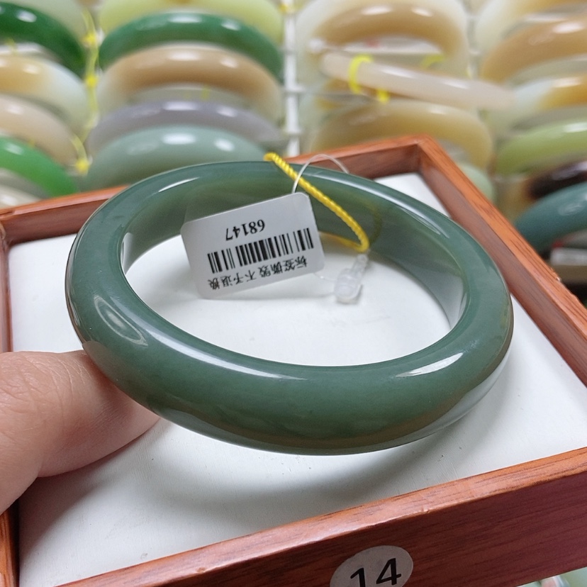 【闪购商品】和田玉手镯未镶嵌5556