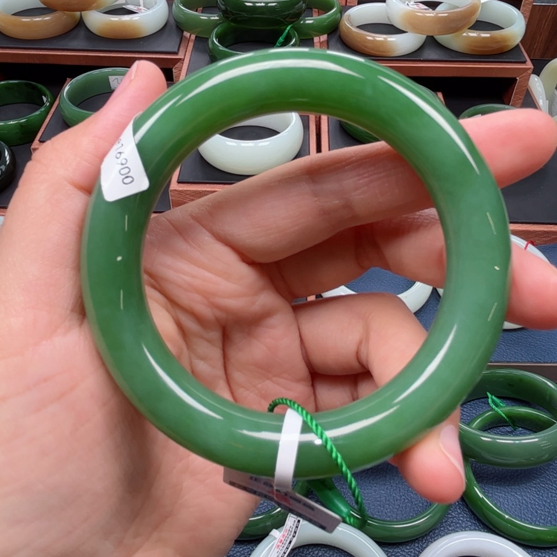 未镶嵌手镯和田玉（碧玉）5556