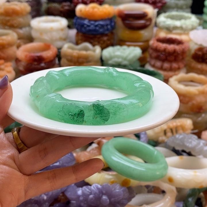 *****石英岩玉未镶嵌手镯