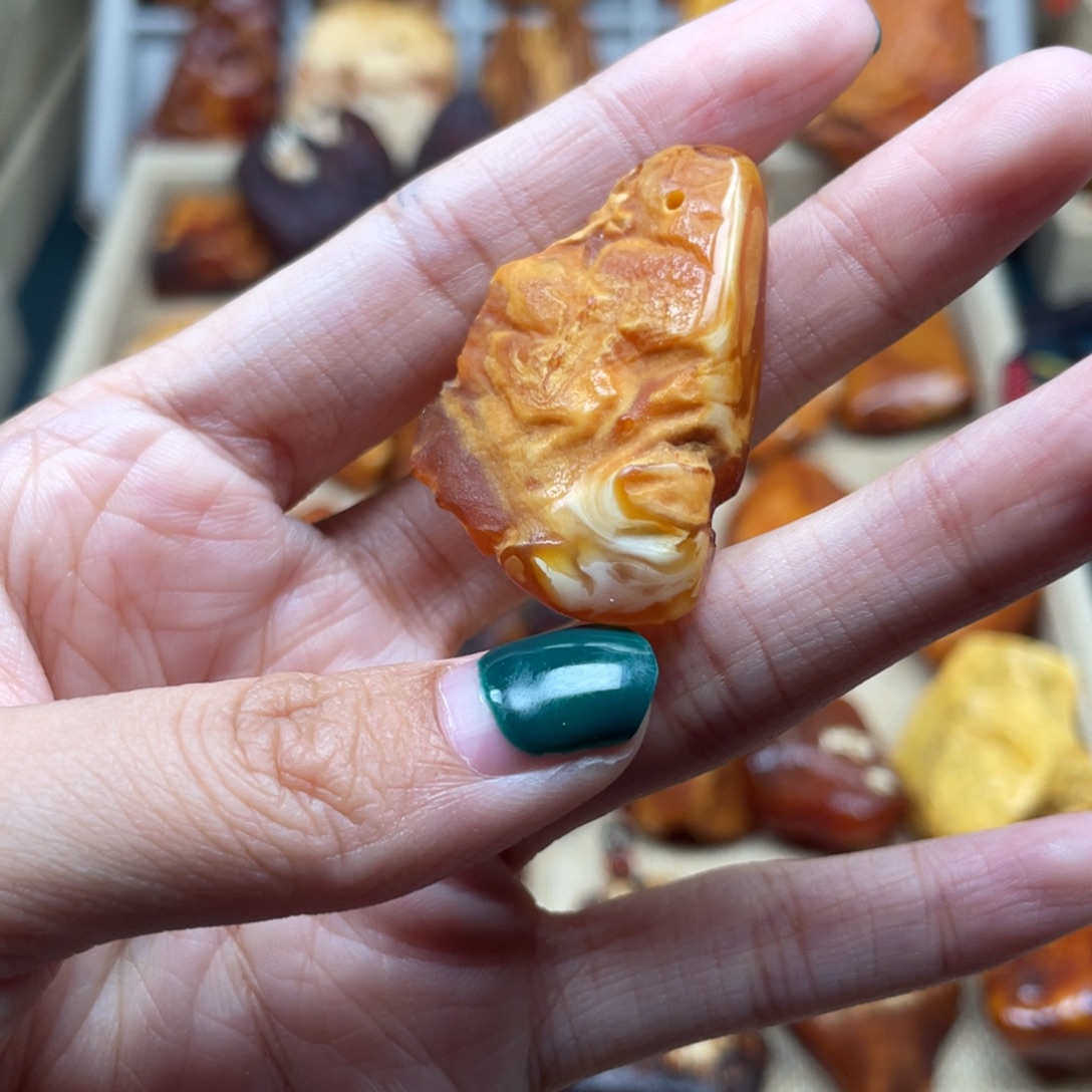 琥珀未镶嵌珠宝奇石