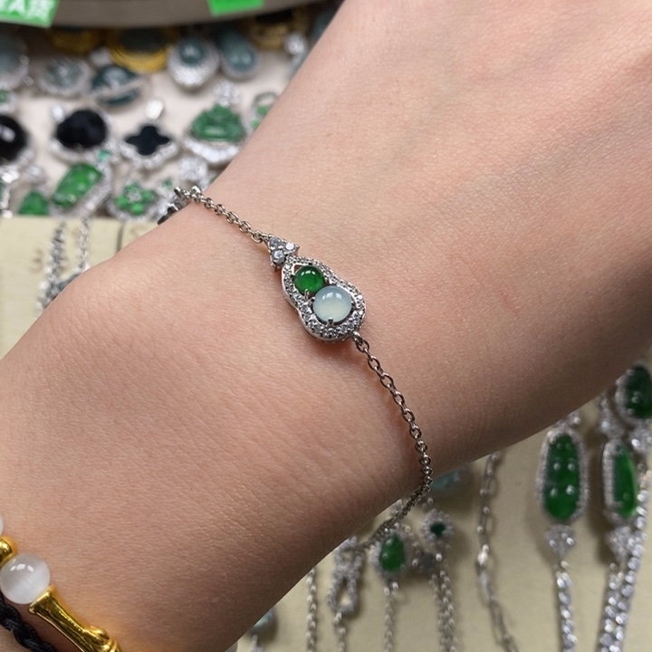 翡翠颈饰未镶嵌翡翠