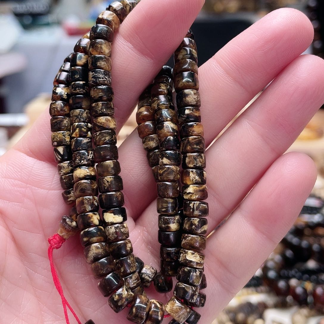 琥珀裸石未镶嵌六