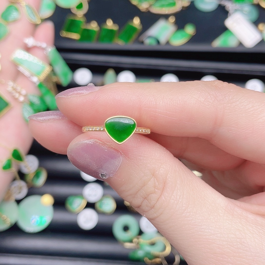 翡翠戒指18K金镶嵌铭*天然翡翠