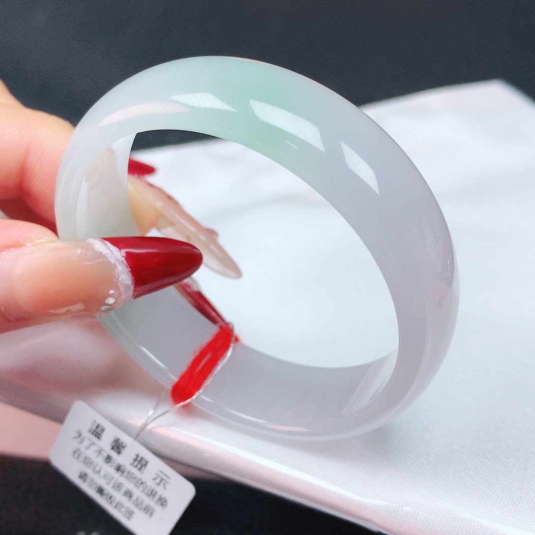 翡翠手镯未镶嵌50圈