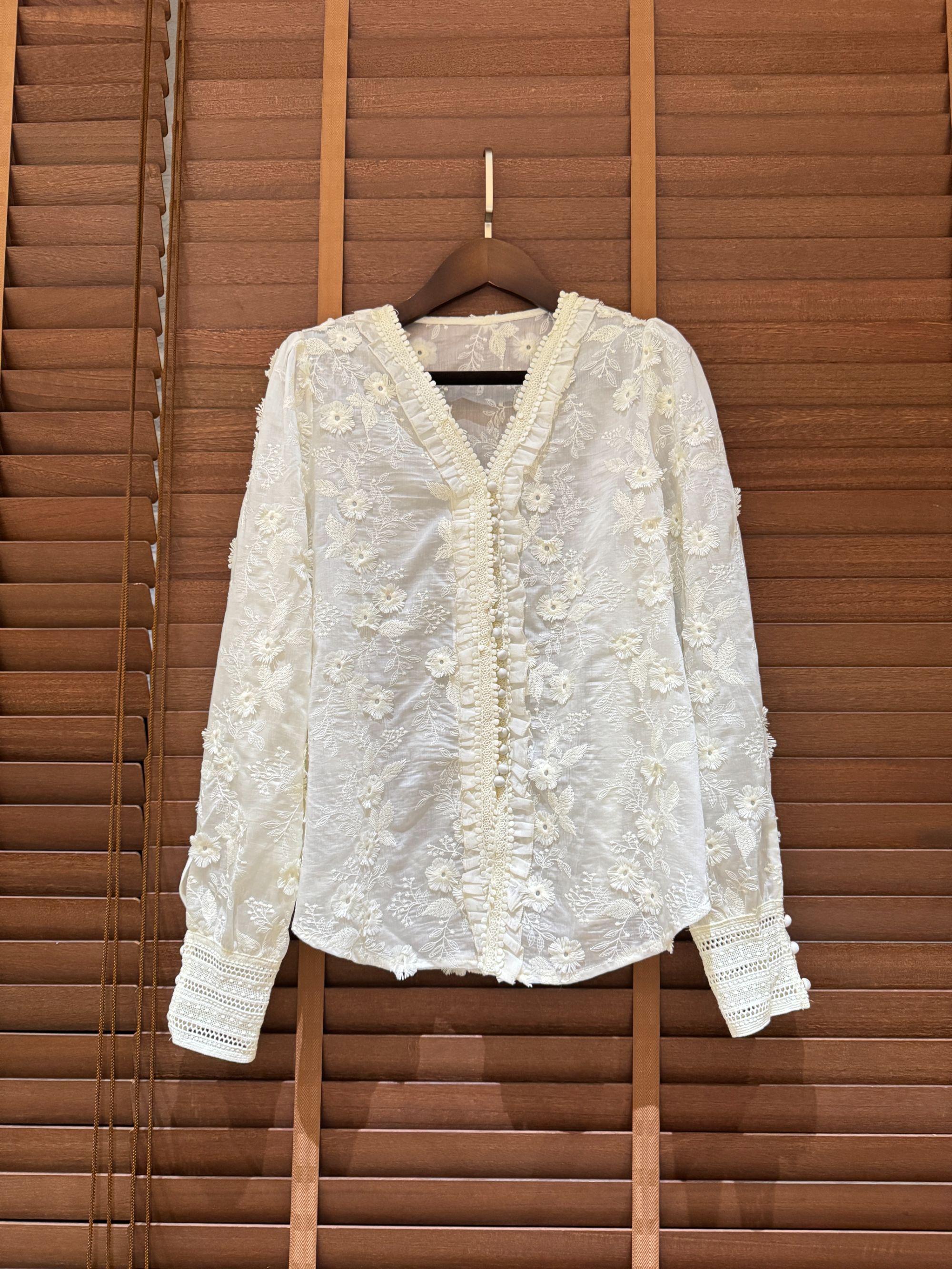 【阿柒服饰】V领花边小香风“早春穿搭”25春季新款法式气质镂空小衫