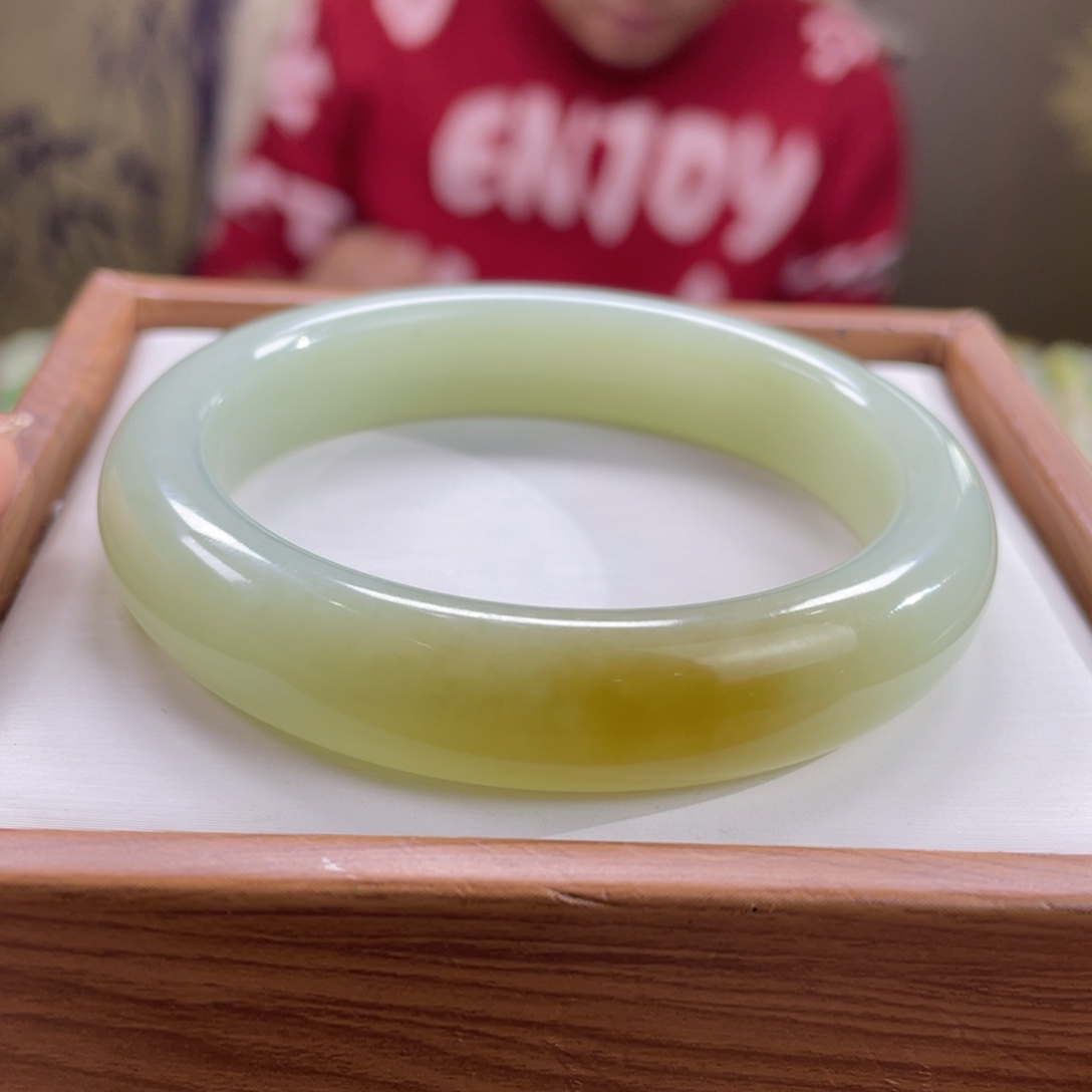 和田玉未镶嵌手镯54圈