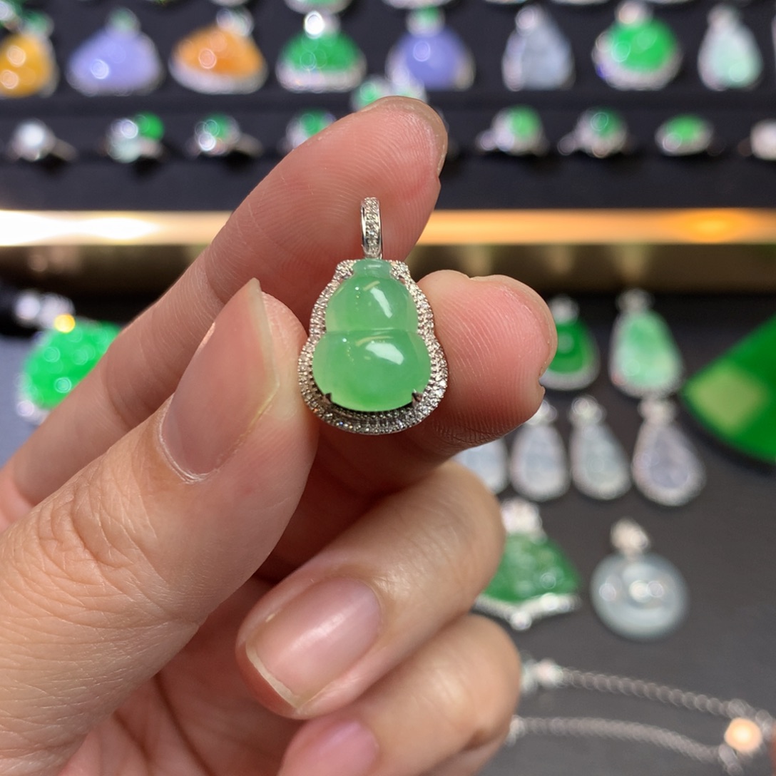 翡翠吊坠(不含链)18K金镶嵌