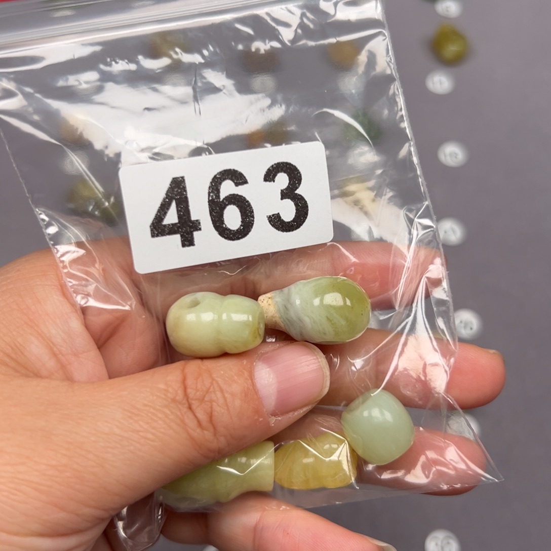 未镶嵌蛇纹石玉颈饰没**。微瑕不退不换