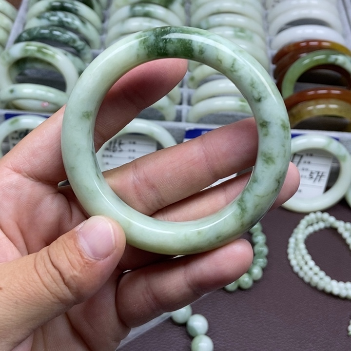 一***念蛇纹石玉未镶嵌手镯