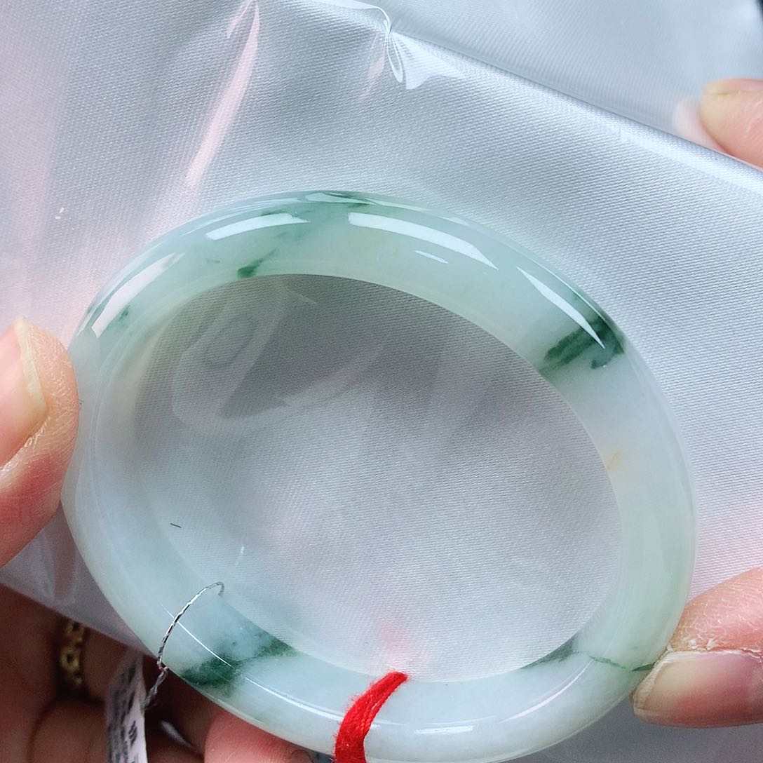 翡翠手镯未镶嵌54贵