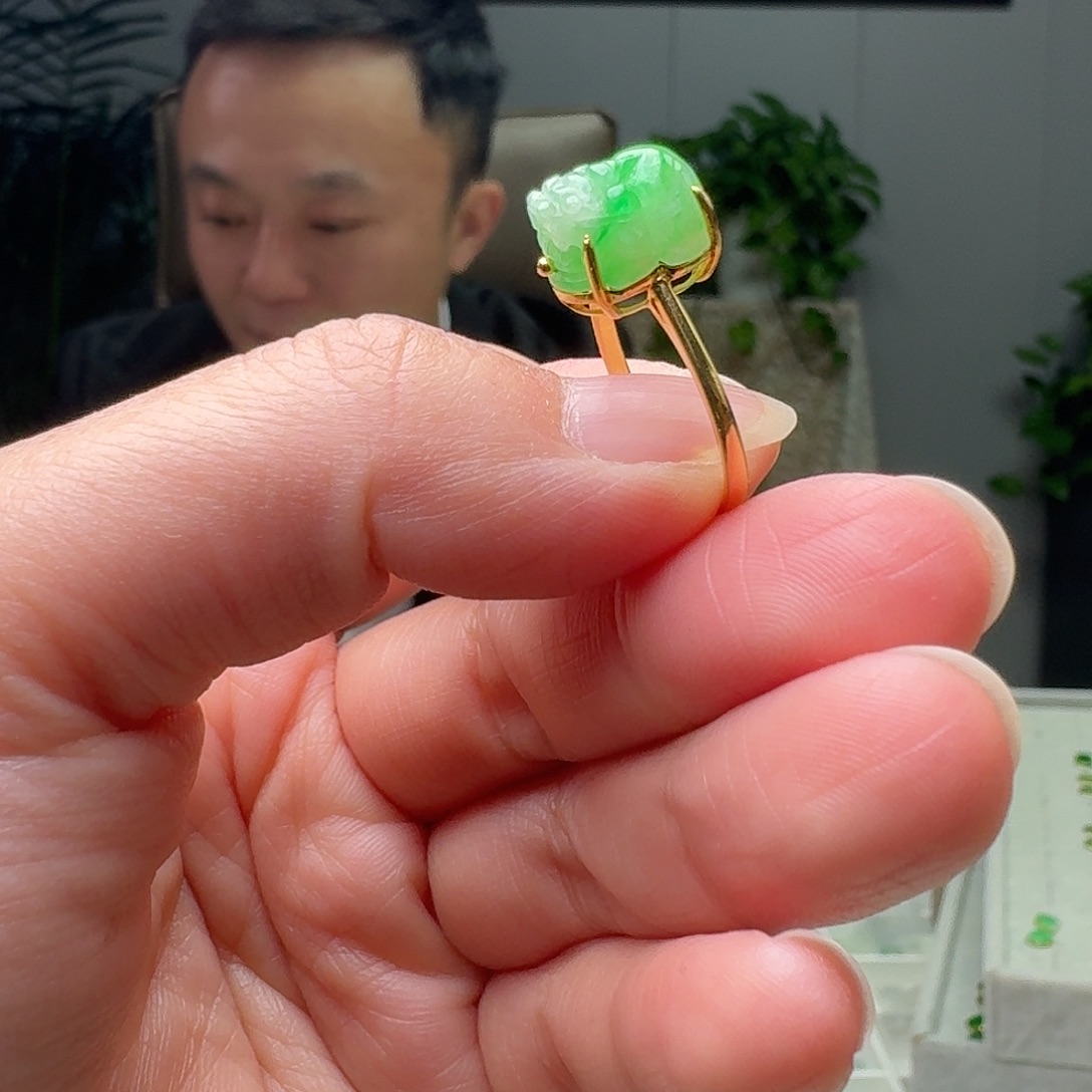 翡翠18K金镶嵌戒指天然