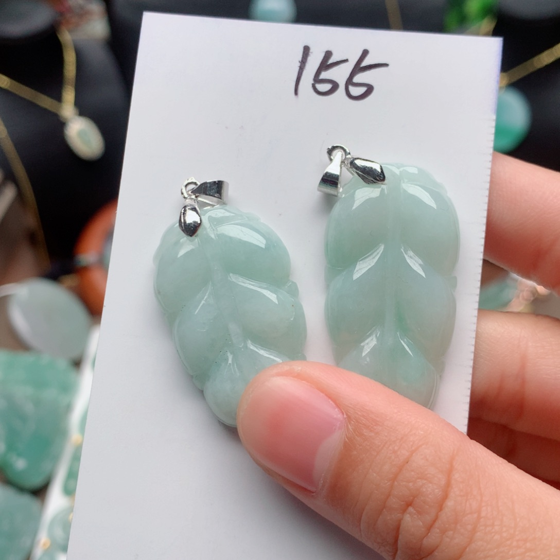 翡翠颈饰合金吊坠