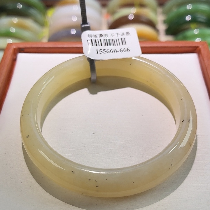 和田玉未镶嵌手镯 52 53