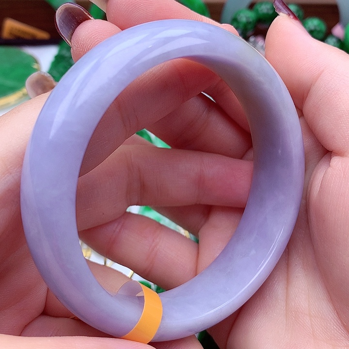 翡翠手镯未镶嵌翡翠