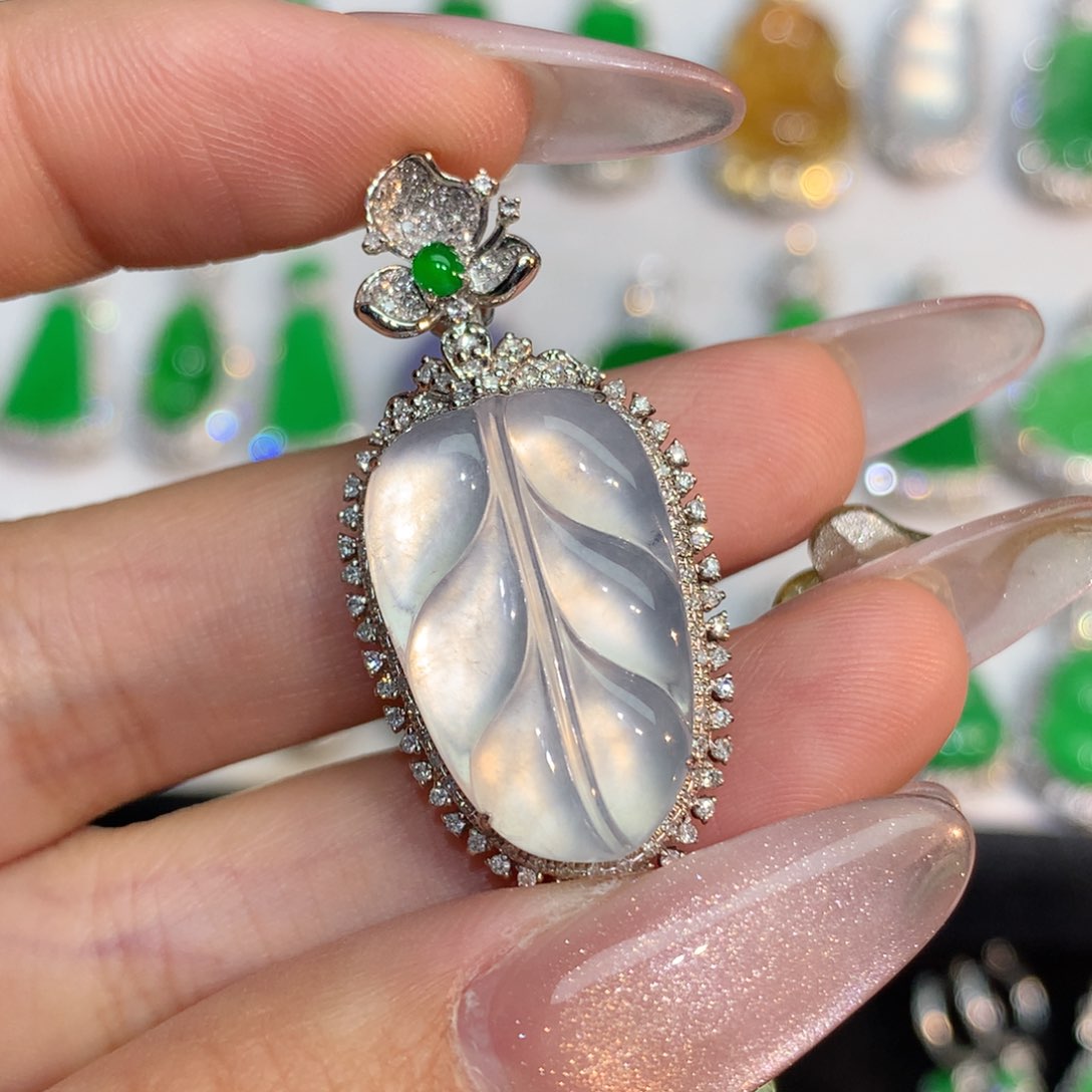 翡翠颈饰18K金镶嵌翡翠