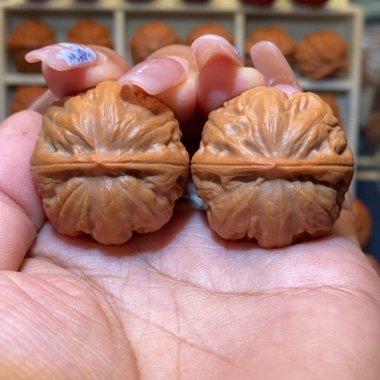 文玩核桃把件葡***吃手捻