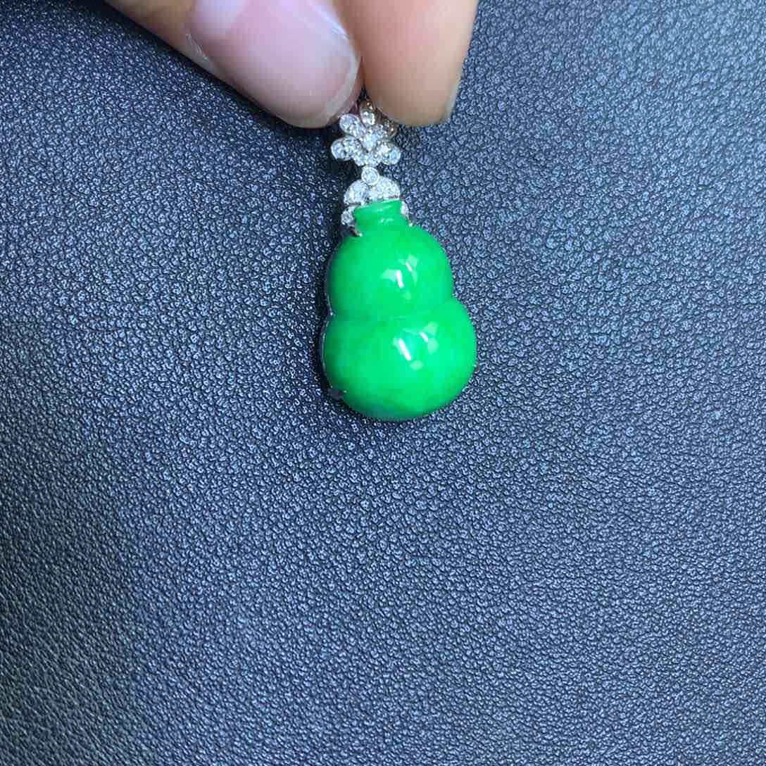 翡翠颈饰18K金镶嵌翡翠