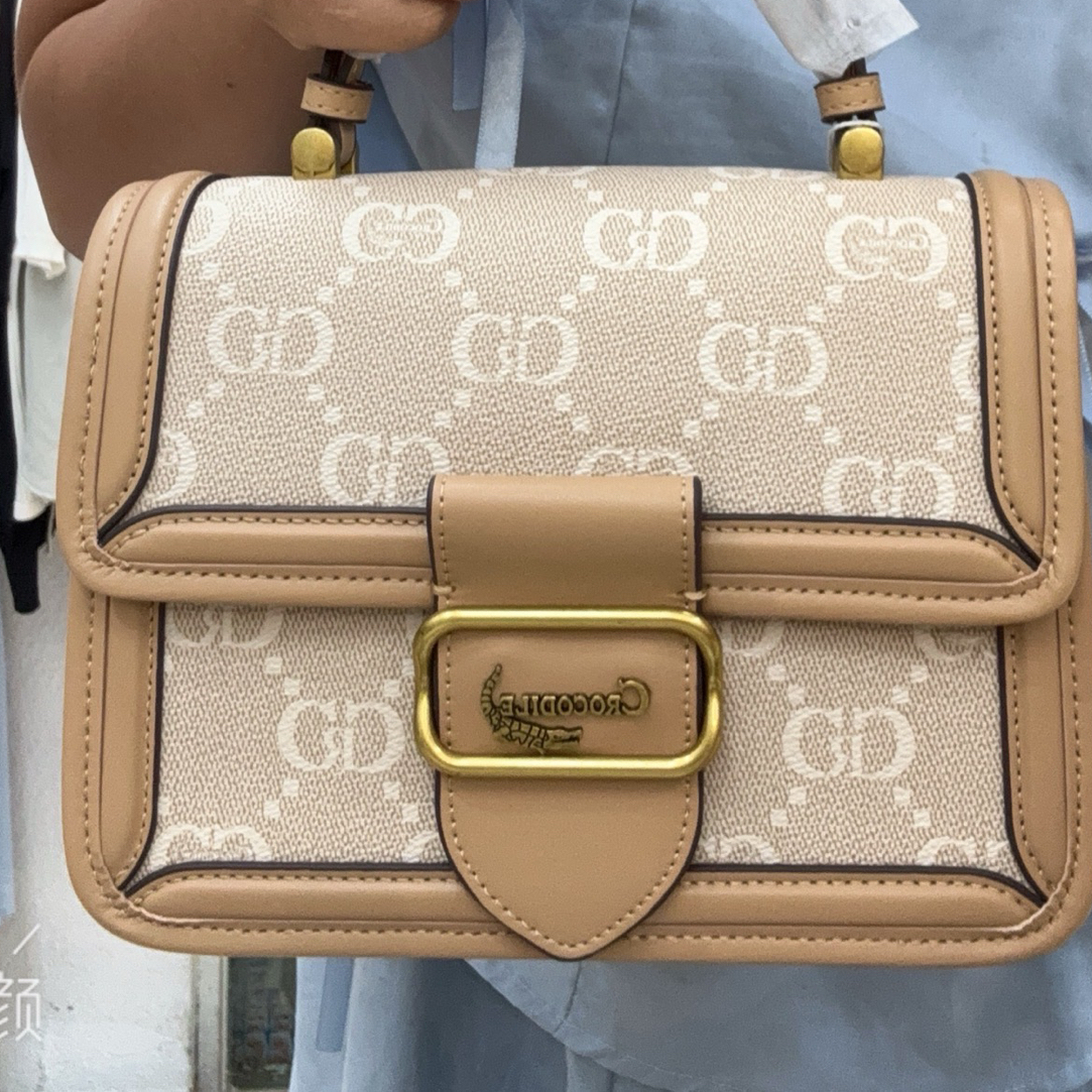 字母轻奢风单肩款包盖方形斜挎包轻奢印花卡其斜跨包