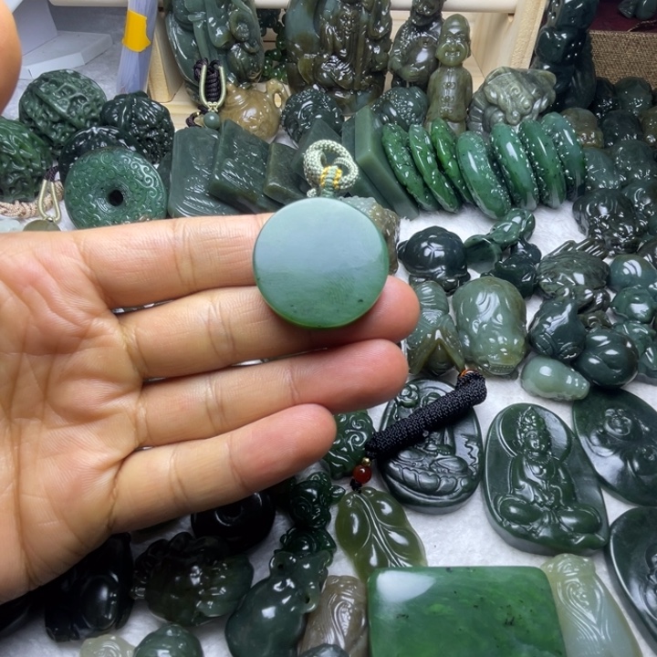 ღ***º和田玉未镶嵌颈饰