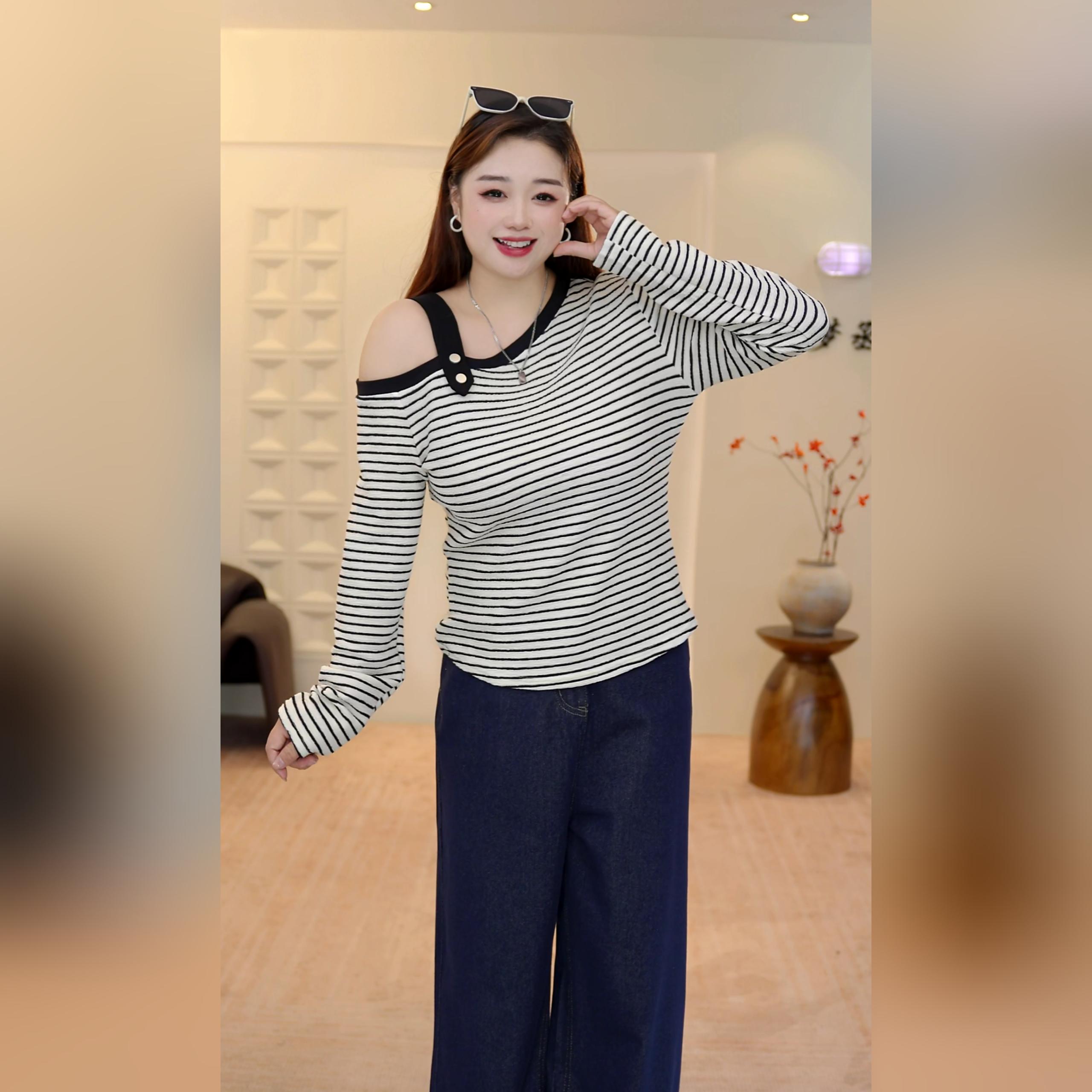 秋季大码女装韩版设计感通勤风时尚斜肩条纹撞色拼接长袖T恤上衣